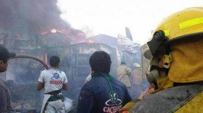 Logran controlar incendio en el Hipermercado Caceres 