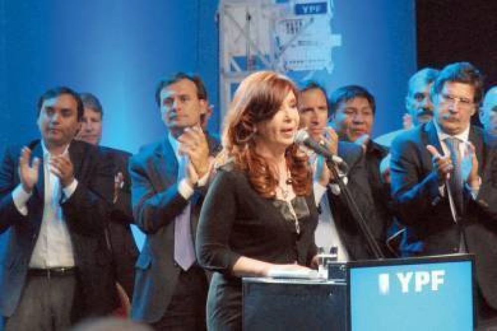 A dos semanas, hay enojos por el acto de YPF