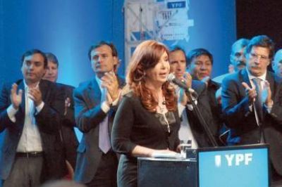 A dos semanas, hay enojos por el acto de YPF