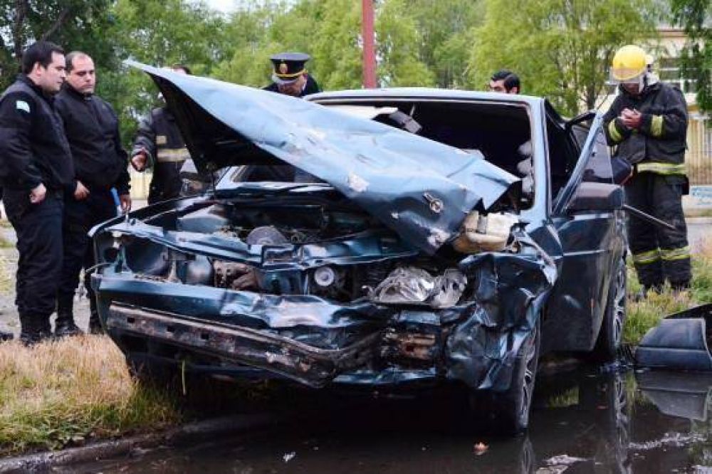 Tras colisionar, uno de los rodados involucrados se prendi� fuego