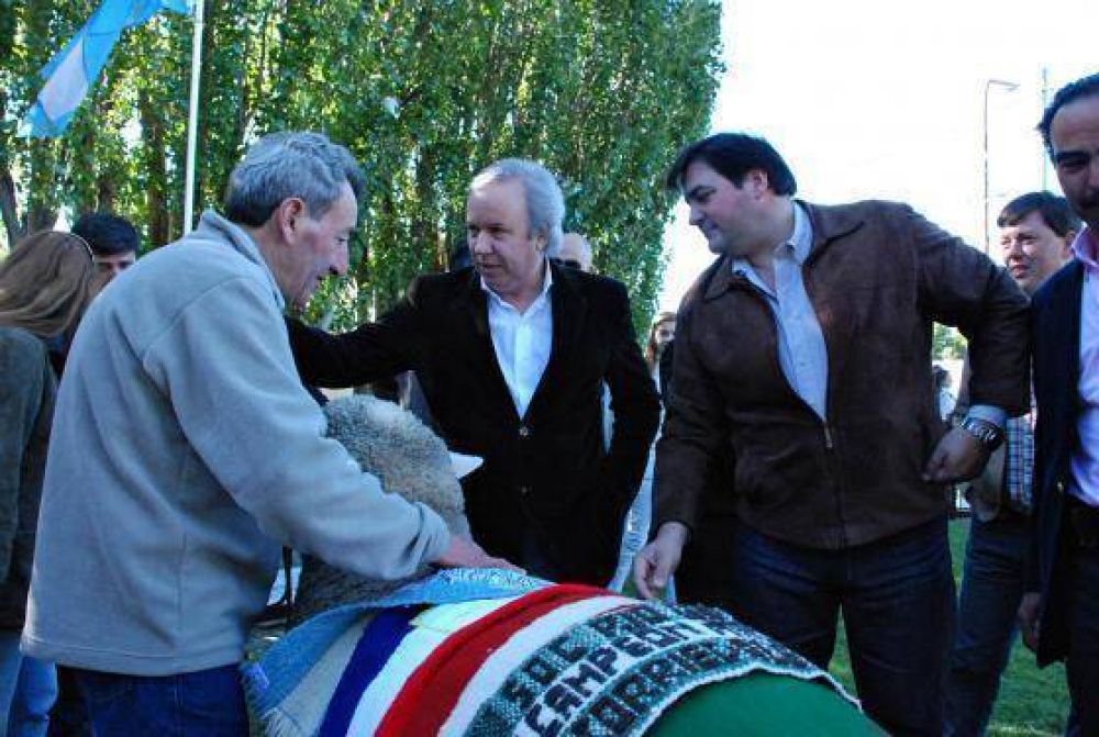 �Nosotros queremos aumentarle el sueldo a la gente, necesitamos instrumentos"