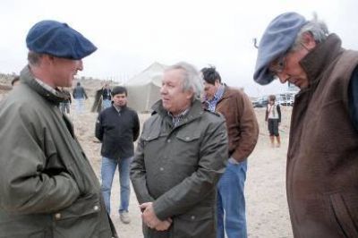 Peralta anunci� para el 28 el pago de sueldo a los empleados de la administraci�n p�blica