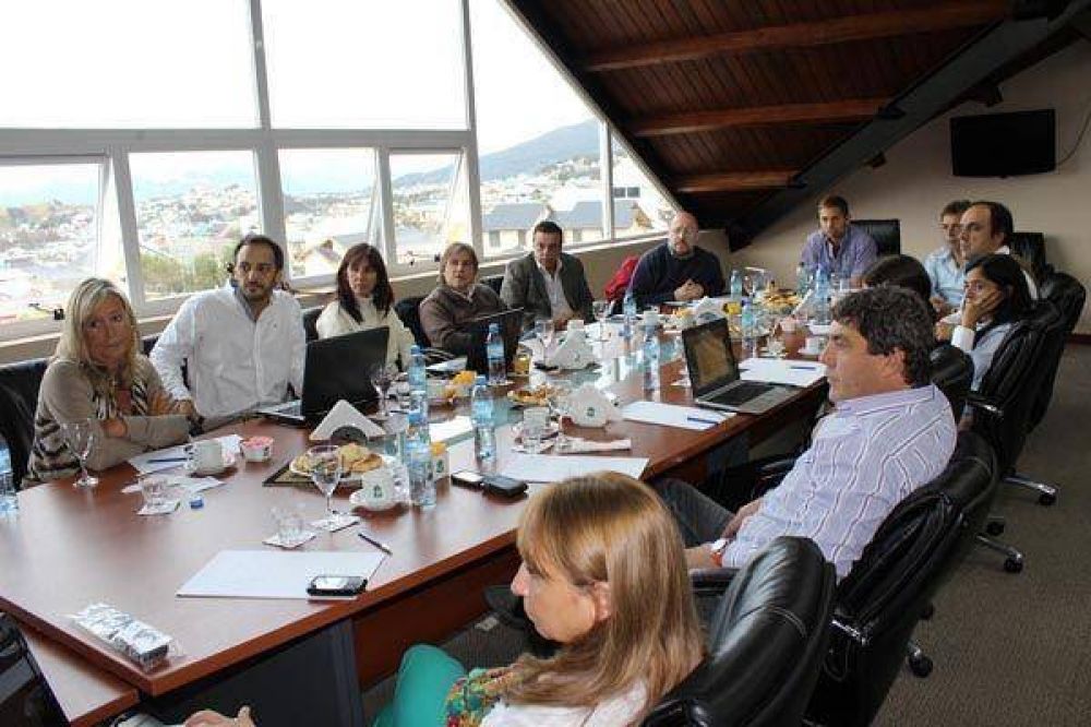 Culmin� la reuni�n del G8 en Ushuaia