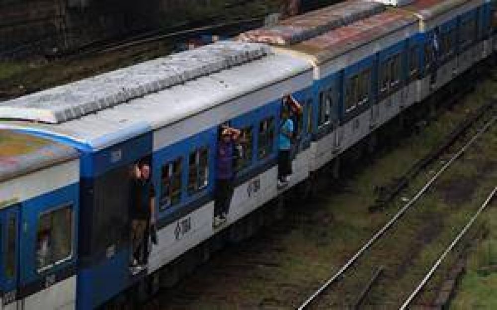 El tren no les despierta confianza a los usuarios