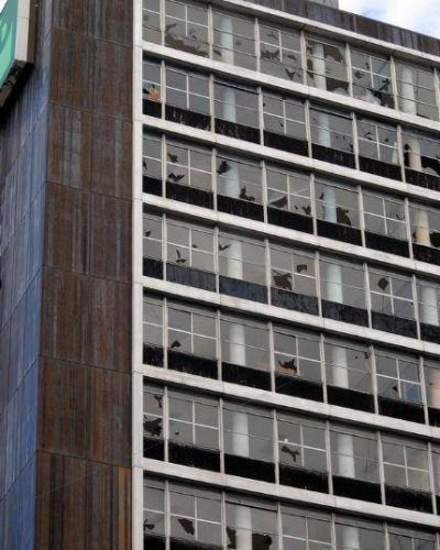 El 80% de los ventanales del edificio del Banco Provincia destru�dos por el temporal