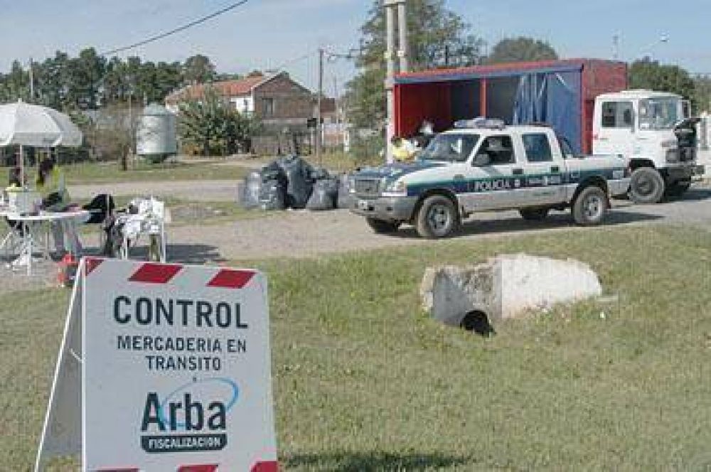 Arba trajo 250 sabuesos y decomis dos camiones completos de ropa
