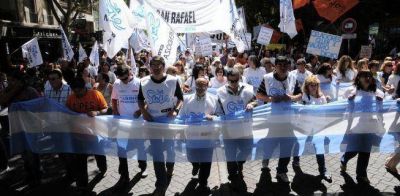 El gremio m�s kirchnerista de Mendoza le arruin� el inicio de clases a Paco P�rez