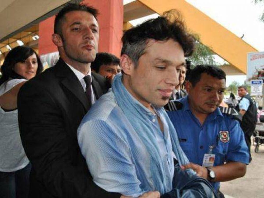 El asistente de Moria Cas�n se presenta ante la Justicia paraguaya