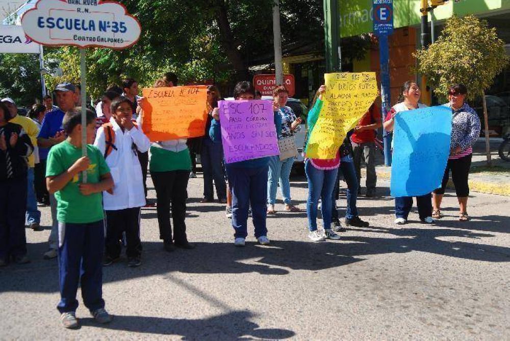 En Roca las principales quejas fueron por el "abandono" a chicos de la zona rural