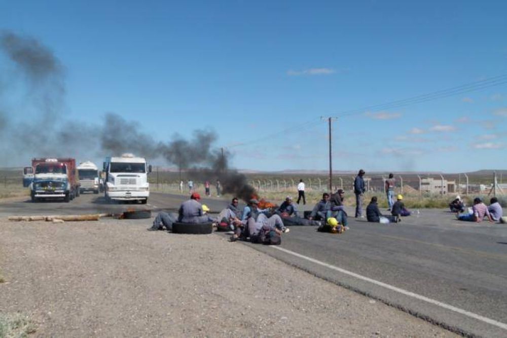Obreros de la Uocra protestaron sobre la ruta 22