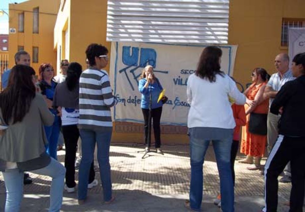 En Villa Regina se protest� con una radio abierta