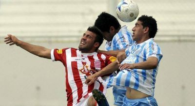 Argentino A: Racing perdi� con San Mart�n (T), que se clasific� al Undecagonal
