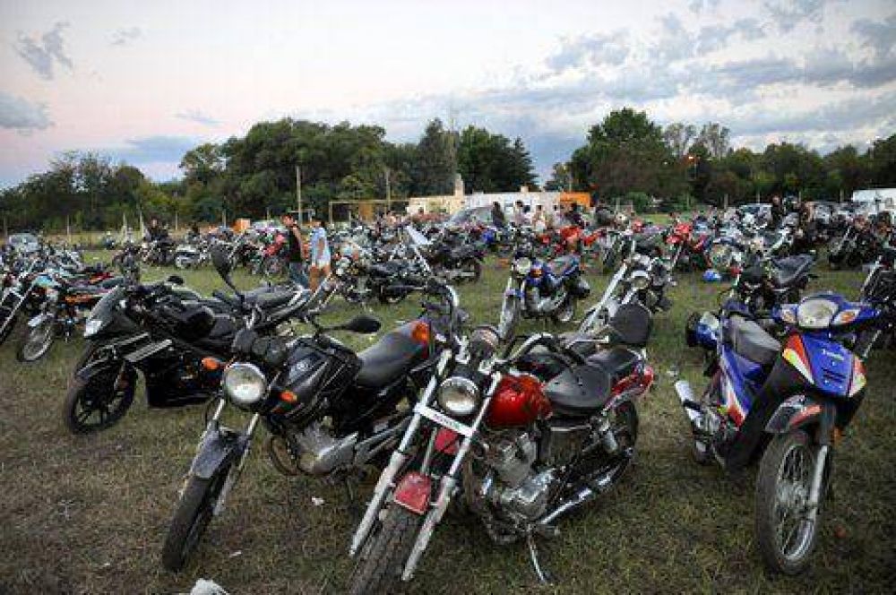 Mas de 20 mil personas pasaron por el homenaje a Pappo