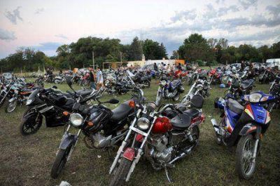 Mas de 20 mil personas pasaron por el homenaje a Pappo