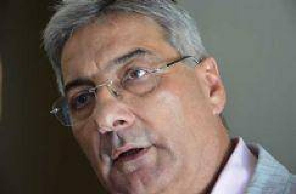 �No voy a pedir permiso para trabajar por la gente�