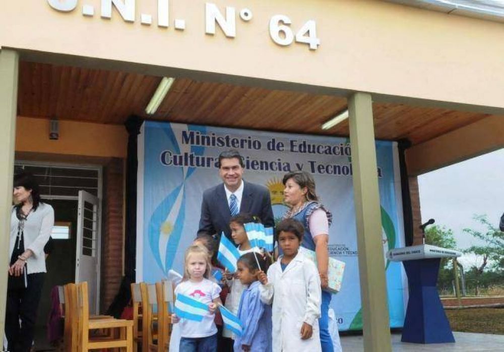 Capitanich y Soto recorrieron obra de jard�n de infantes rural en Colonia Rivadavia