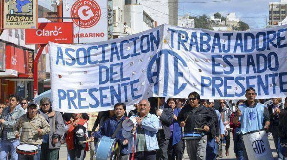 El centro padeci� un caos vehicular con las movilizaciones del mediod�a