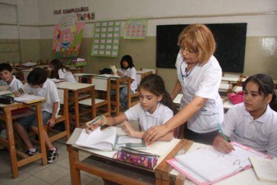 Las clases comenzaron con fuertes lluvias y dispar acatamiento al paro docente