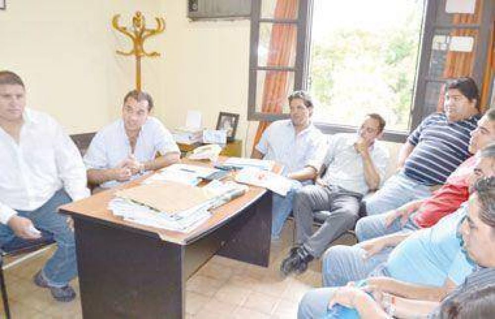Ex choferes reclaman por sus despidos en Riojanos