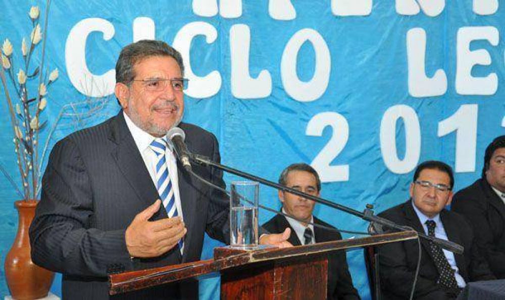El Gobernador minimiz� el paro de CTERA y apunt� a mejorar la calidad educativa