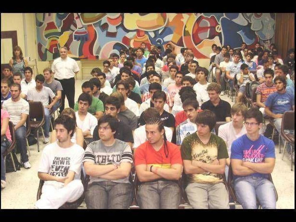 J�venes aspirantes a ingenieros participaron de una charla en la UTN