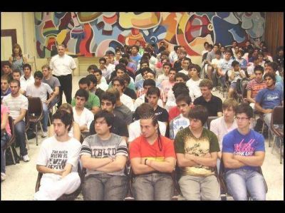 J�venes aspirantes a ingenieros participaron de una charla en la UTN
