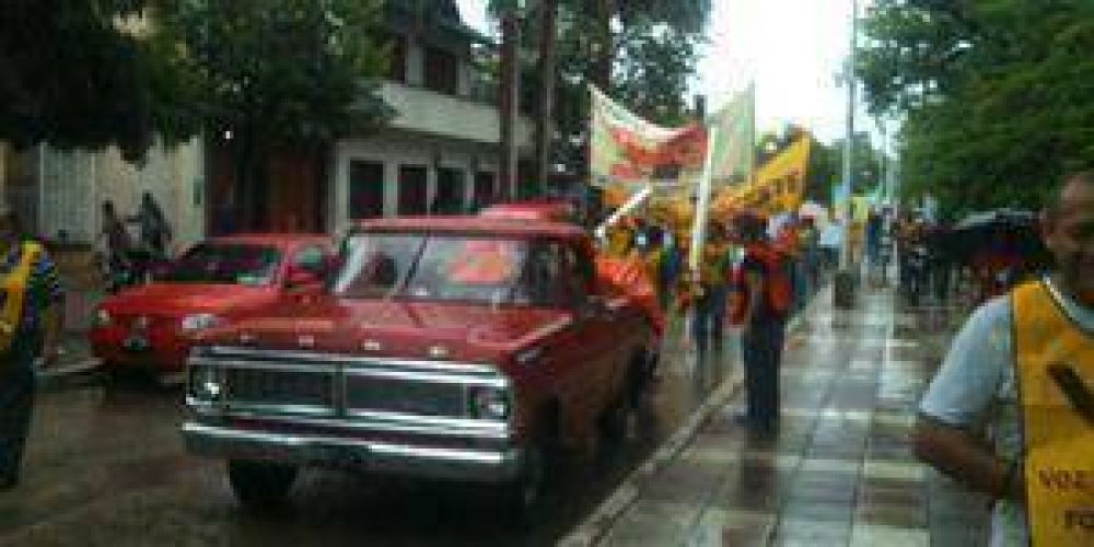 Gremios marcharon por reclamos salariales