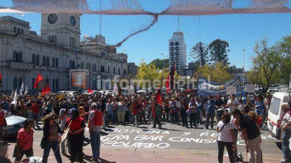 Agmer Paran� se moviliz� y rechaz� el 22% en tres tramos	 