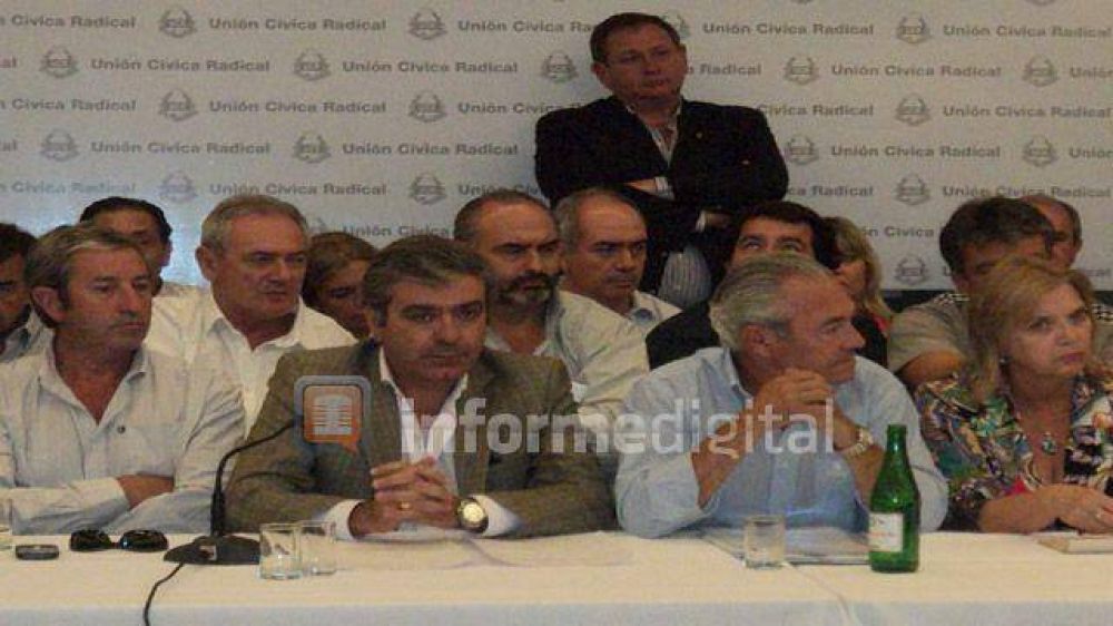 Cumbre de la UCR dio "el puntapi�" para las legislativas	 