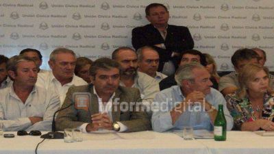 Cumbre de la UCR dio "el puntapi�" para las legislativas	 