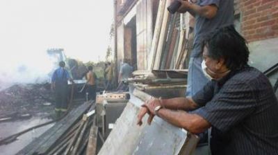 C�ceres confirm� que fueron tres galpones afectados por el incendio del s�bado 