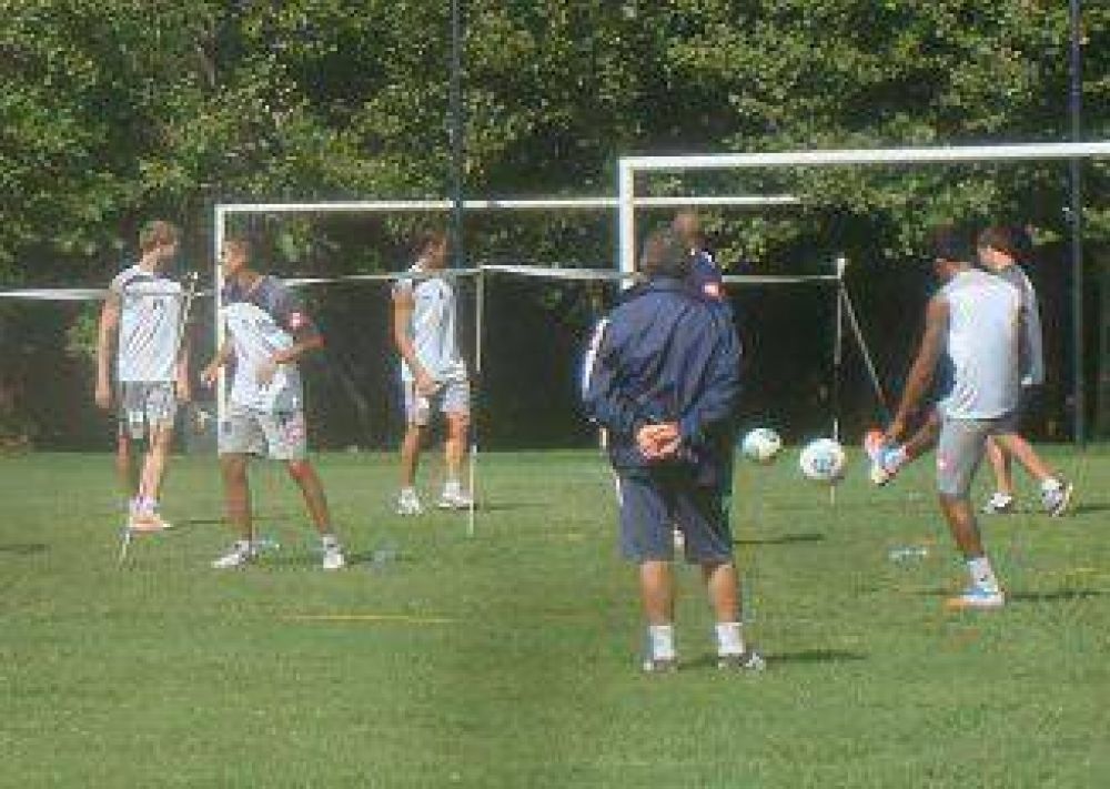 Quilmes volvi� al trabajo con tareas recreativas y con un amistoso ante Estudiantes