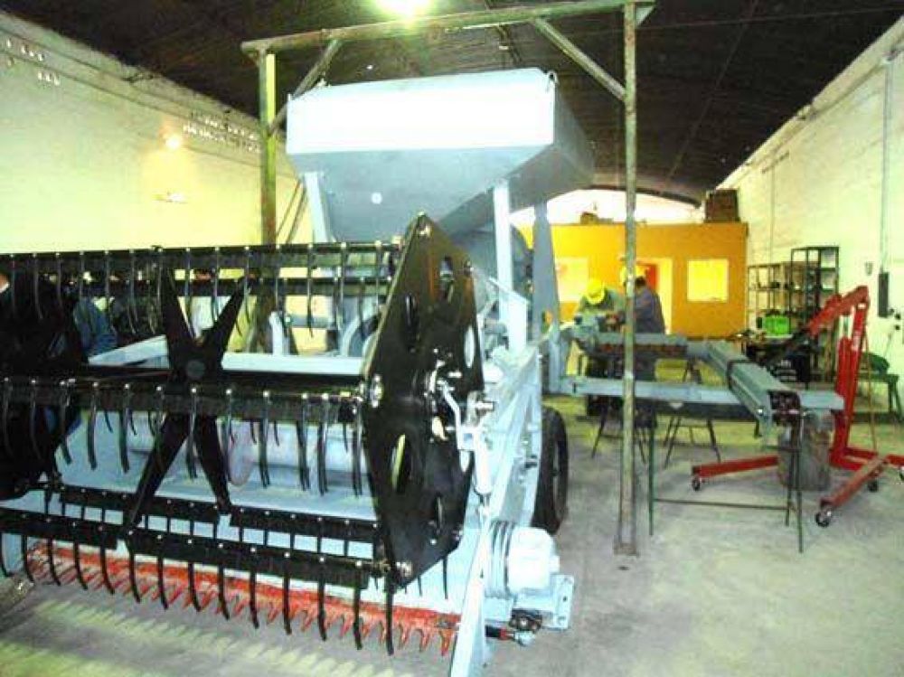 Presentaron m�quina cosechadora de granos