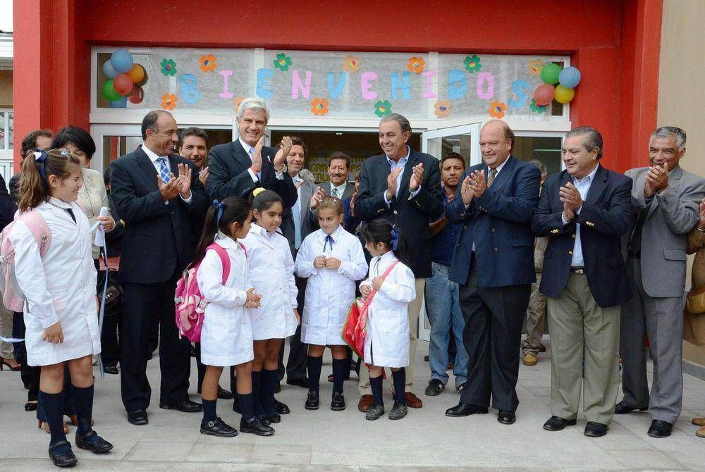 El Vicegobernador habilit� la nueva escuela de Barrio Los Pinares
