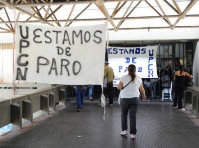 Tensi�n entre m�dicos y enfermeros por la falta de asistencia a pacientes
