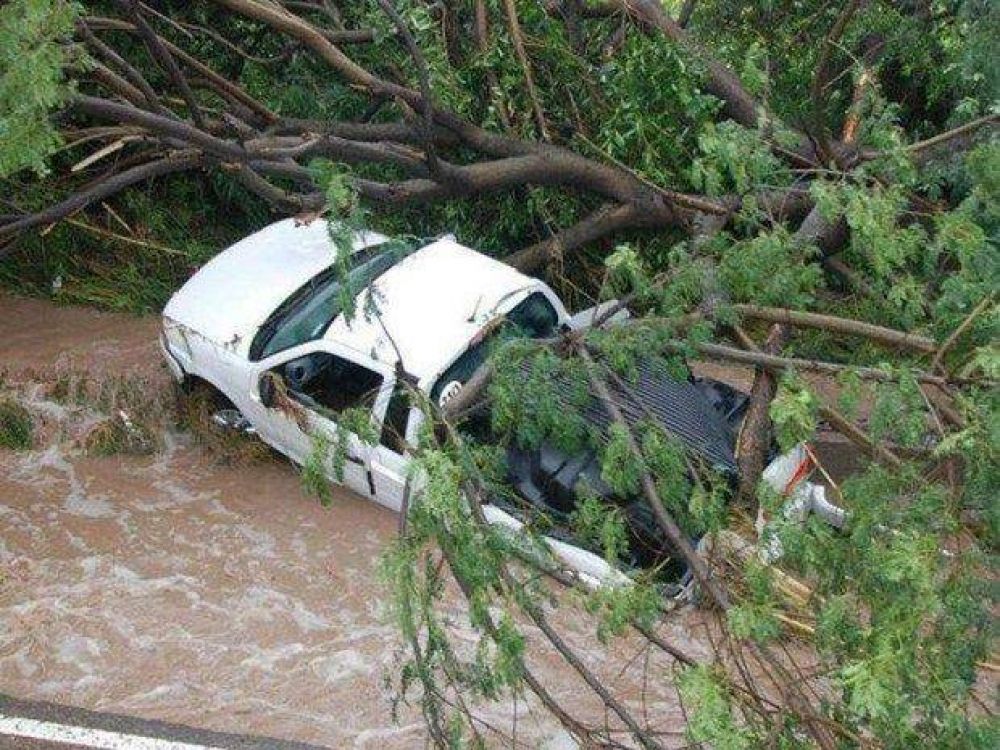 Impresionante temporal azot� a Salta el domingo