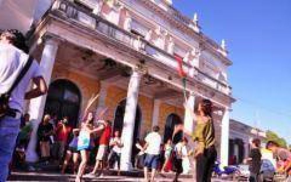Denuncian a Corral y a funcionarios municipales