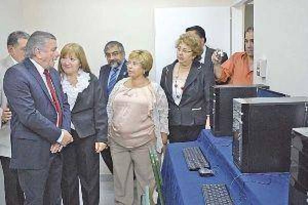 Infante adelant� que entre hoy y ma�ana anunciar� incrementos salariales para los municipales
