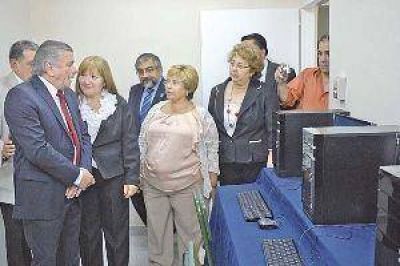 Infante adelant� que entre hoy y ma�ana anunciar� incrementos salariales para los municipales