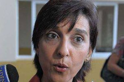 La ministra tuvo c�lidas palabras para los docentes, los alumnos y sus padres