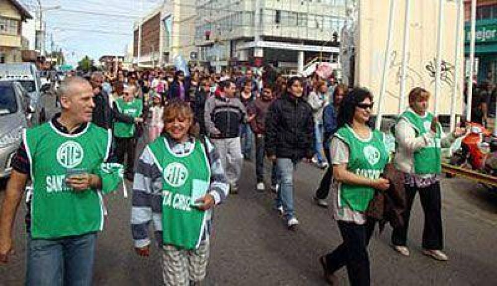 Contundente paro docente contra la administraci�n Peralta