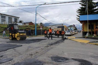 Avanzan trabajos de bacheo y pavimentaci�n en la ciudad