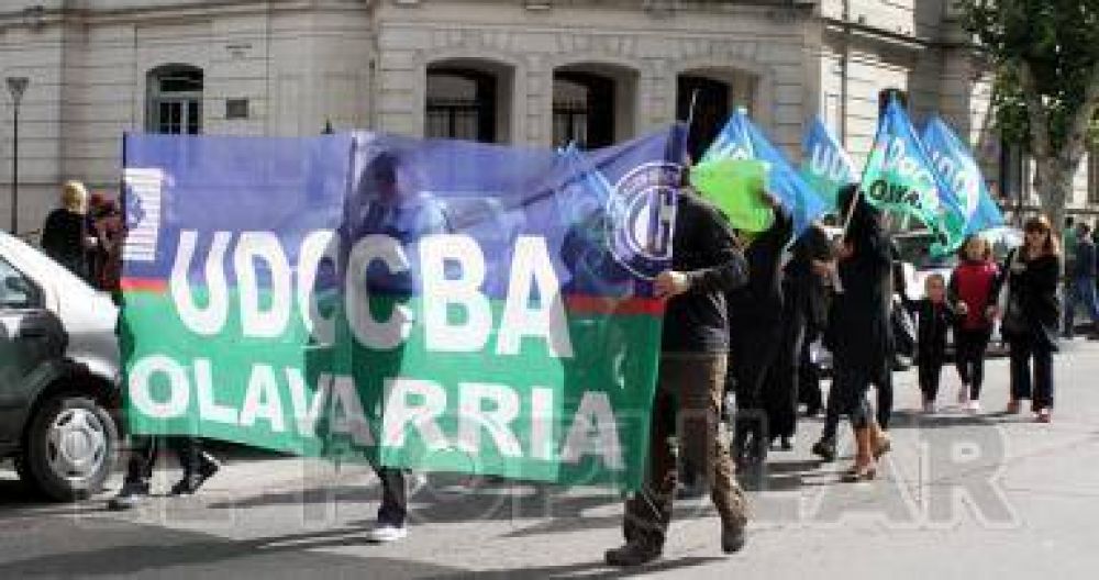 Docentes y estatales se manifestaron en la Plaza Central