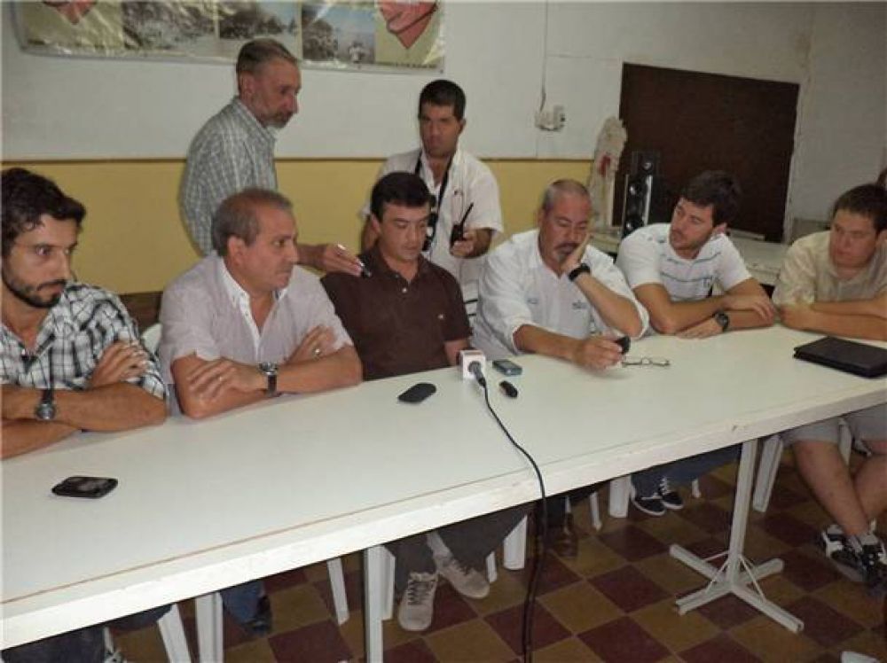 El club de Pesca Las Acollaradas, la Juventud Radical y Unidos y organizados trabajar�n juntos en la laguna San Luis
