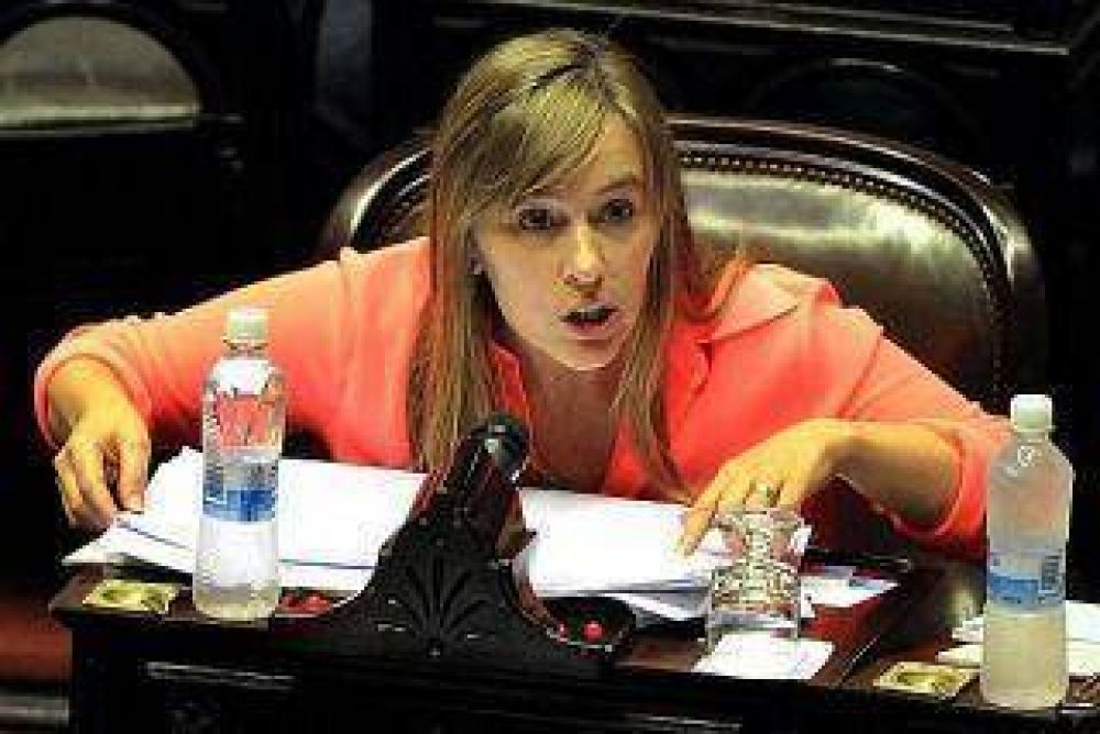 La diputada Di Tullio se solidariz� con la familia del polic�a y pidi� que el gobierno provincial esclarezca el crimen