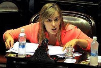La diputada Di Tullio se solidariz� con la familia del polic�a y pidi� que el gobierno provincial esclarezca el crimen