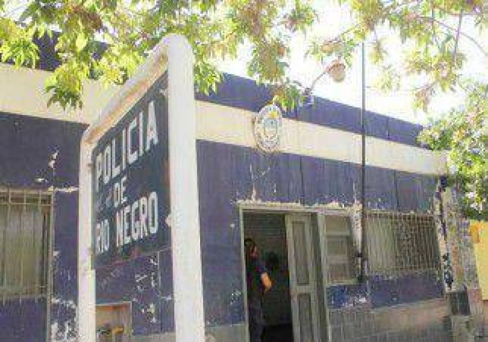 Dos apu�alados tras violentas peleas 