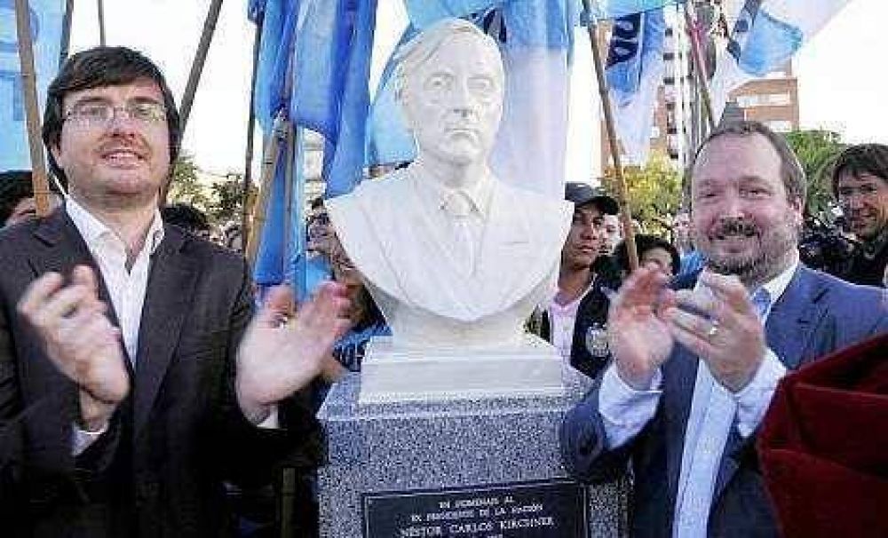 Emotivo homenaje al ex presidente N�stor Carlos Kirchner en Mor�n
