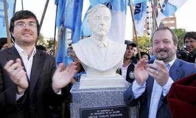 Emotivo homenaje al ex presidente N�stor Carlos Kirchner en Mor�n