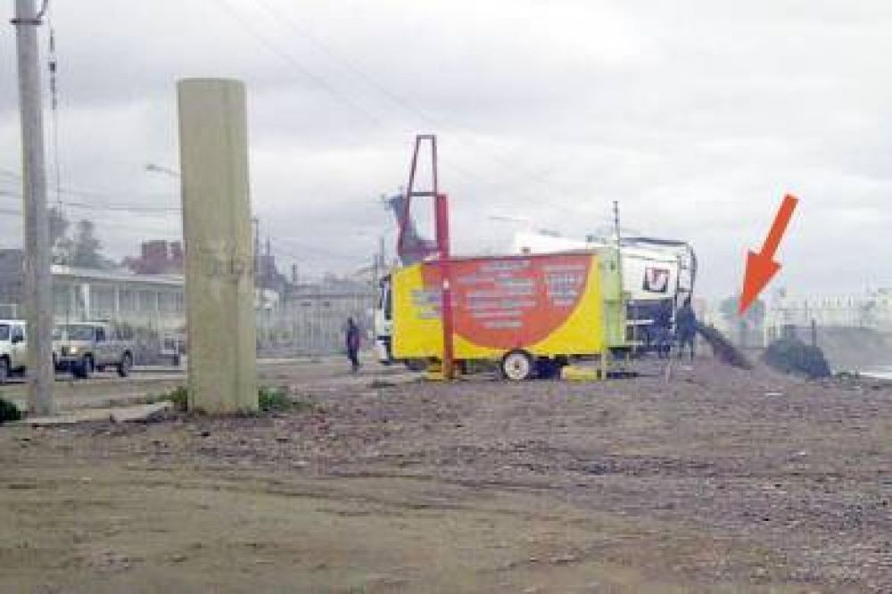 "Los desechos a la playa"